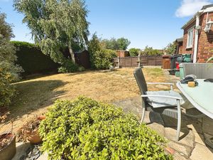 Pyfleet Close - click for photo gallery